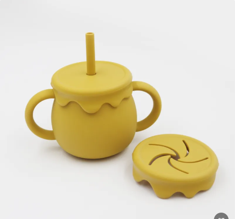 Tasse collation bébé silicone avec paille — facile à tenir | Silimura